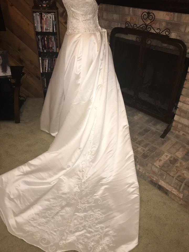 12码白色露肩婚纱连衣裙 — 第 3/4 张图片