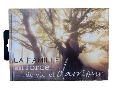 Wooden Decorative Sign ''La famille est force de vie et d'amour''