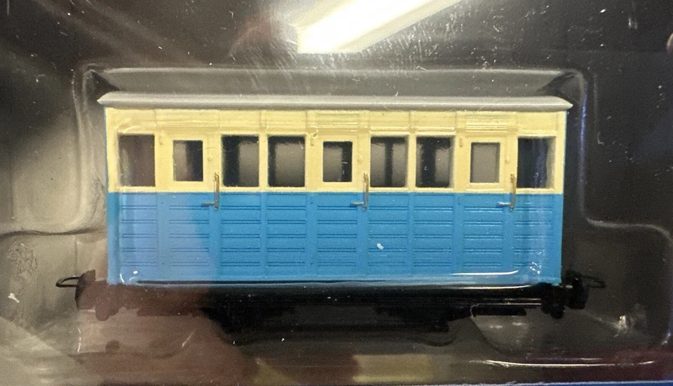 Carro azul calibre estrecho Thomas & Friends escala HOn30 #77204 Foto 2 de 4