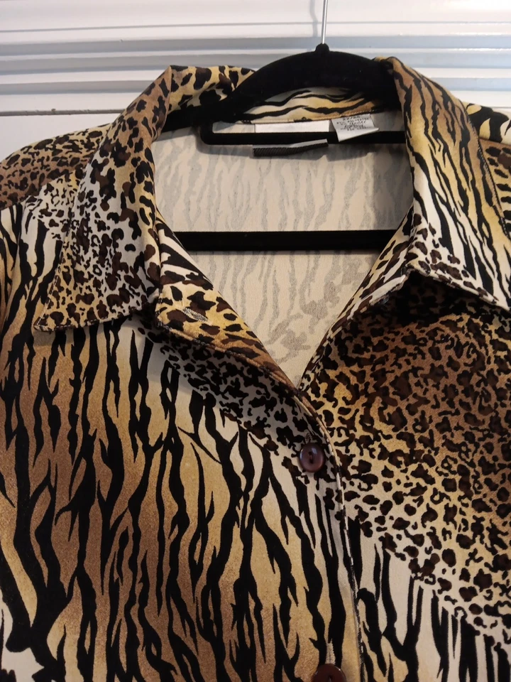 Camisa Top Blusa De Colección Moda Bug Para Mujer Estampado Animal Con Botones Talla 22 24 ~ Usada en Excelente Condición Foto 4 de 4