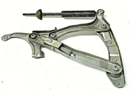 Mercedes W202 C200  Motorhaubenscharnier Scharnier Motorhaube rechts  2028800228