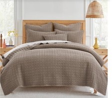 Luxurious Levtex Home Mills Waffle Cocoa Full Queen 3 Piece Quilt Set NWT