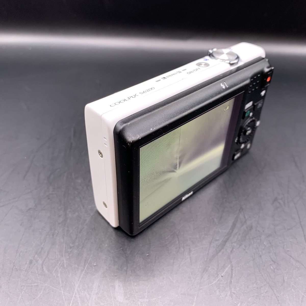 Nikon COOLPIX S6200 White 16.0 MP Compact Digital Camera Excellent