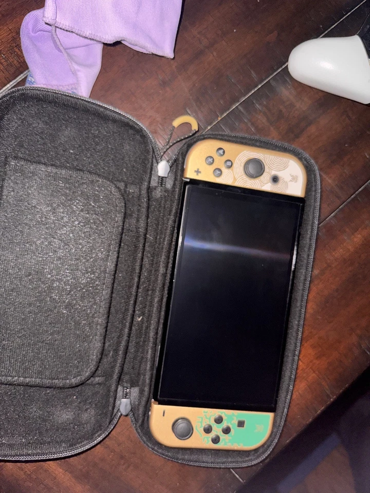 Nintendo Switch OLED Zelda TOTK Limited Edition Bundle - Perfect Condition - Image 3 of 4