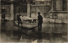 Old postcard Paris 16th - Quai de Passy - Rescue of an old lady (63819)