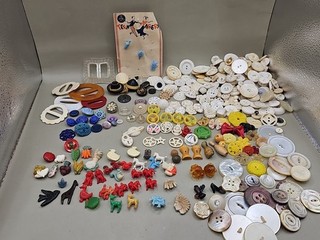 Lot Antique Vintage Button Lot 350 Animals Veggies Objects MOP Whites Celluloid