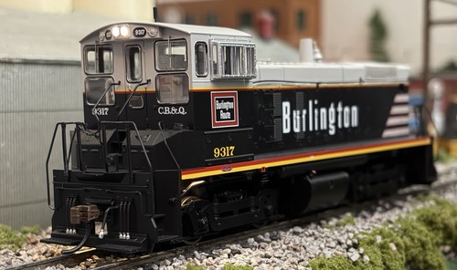 *EQUIPADO EN DCC* Athearn 86745 escala HO RTR SW1000 CBQ Burlington Route No. 9317 | Condition: Used