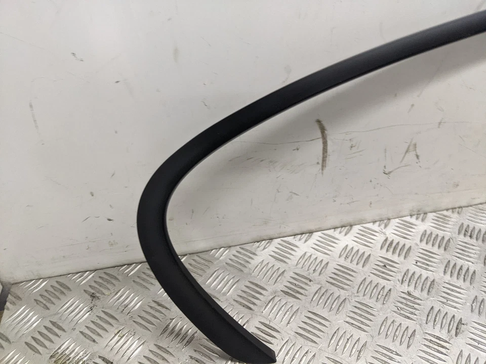 Bmw 118i Se E81 2010 Window Trim (drivers Front/rear) — 第 2/4 张图片