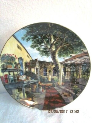 Nice!! BRADFORD EXCHANGE ''Cozy Courtyard '' COLLECTOR PLATE #1238A New W/ Certif.