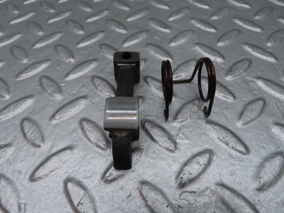 ♥12861♂ Mercedes-Benz W111 220SE válvula brazo basculante con resorte de retención Foto 2 de 4