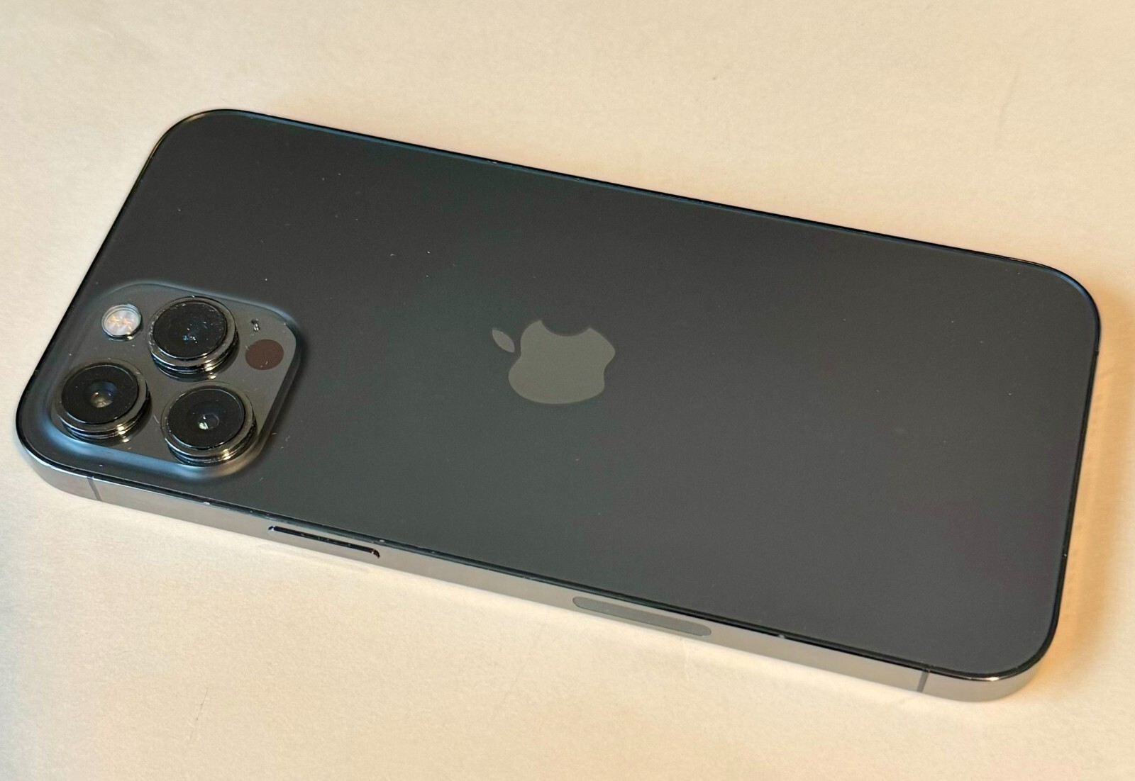 UNLOCKED Apple iPhone 12 Pro Max Graphite 256GB with extra new