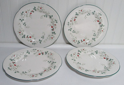 Pfaltzgraff Winterberry  10''    Dinner Plates   Set of 4  USA
