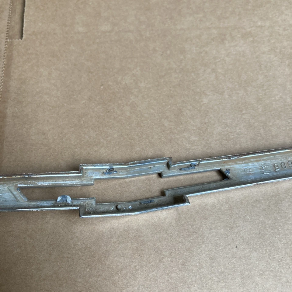 1968 雪佛兰 Impala Bel-Air - 比斯坎镀铬罩装饰 3929805 原始设备制造商阅读 — 第 3/4 张图片