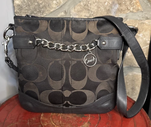 Borsa a tracolla Coach Signature in tela nera con chiusura e cerniera