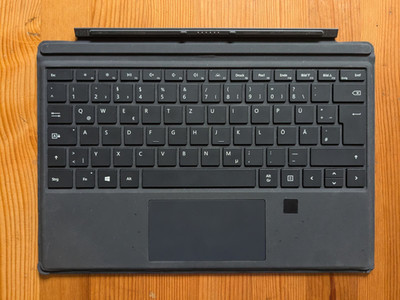 Microsoft Surface Pro Type Cover mit Fingerprint ID - Schwarz (1175) - Gebraucht