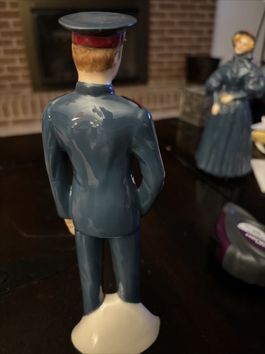 Salvation Army Male Officer Figurine By Goebel - Picture 2 of 3