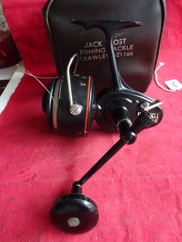 A VINTAGE MITCHELL 486 SEA/SPINNING REEL IN JACK FROST REEL CASE - Picture 1 of 9