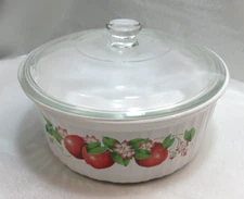 Vintage Corning Ware Round Delicious Apple Baking Dish F-1-B with Lid 2.5 Liter