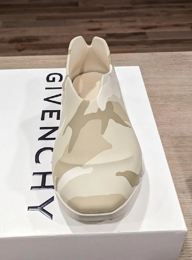 $750 Mens Givenchy Monumental Mallow Camo Slip On Sneakers Beige  