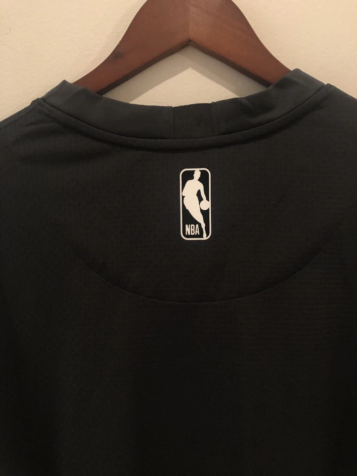 Nueva Camisa Detroit Pistons Calentamiento L/S Gris Talla Pequeña NBA Authentics AV0900-060 Foto 4 de 4