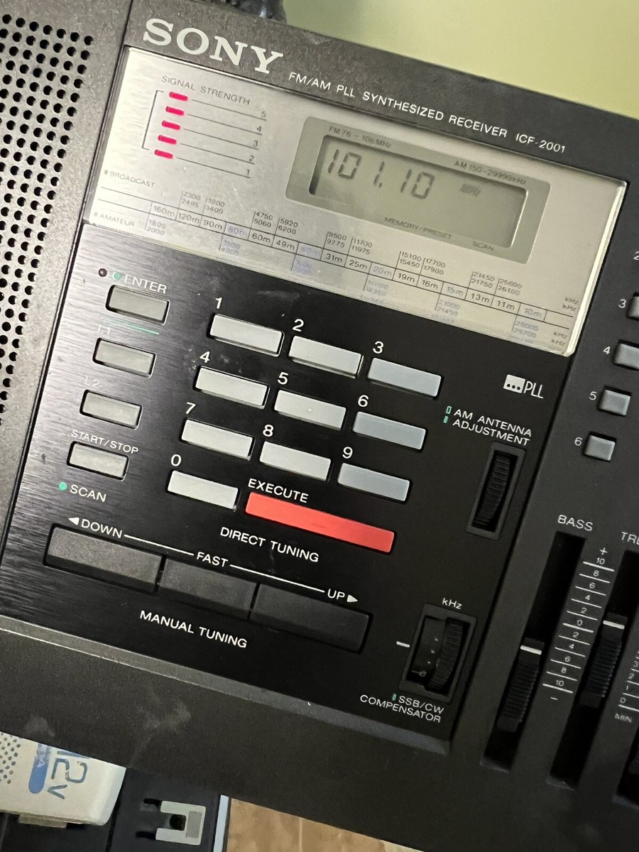 SONY ICF-2001 FM/AM/SSB/CW PLL Synthesized Receiver Radio