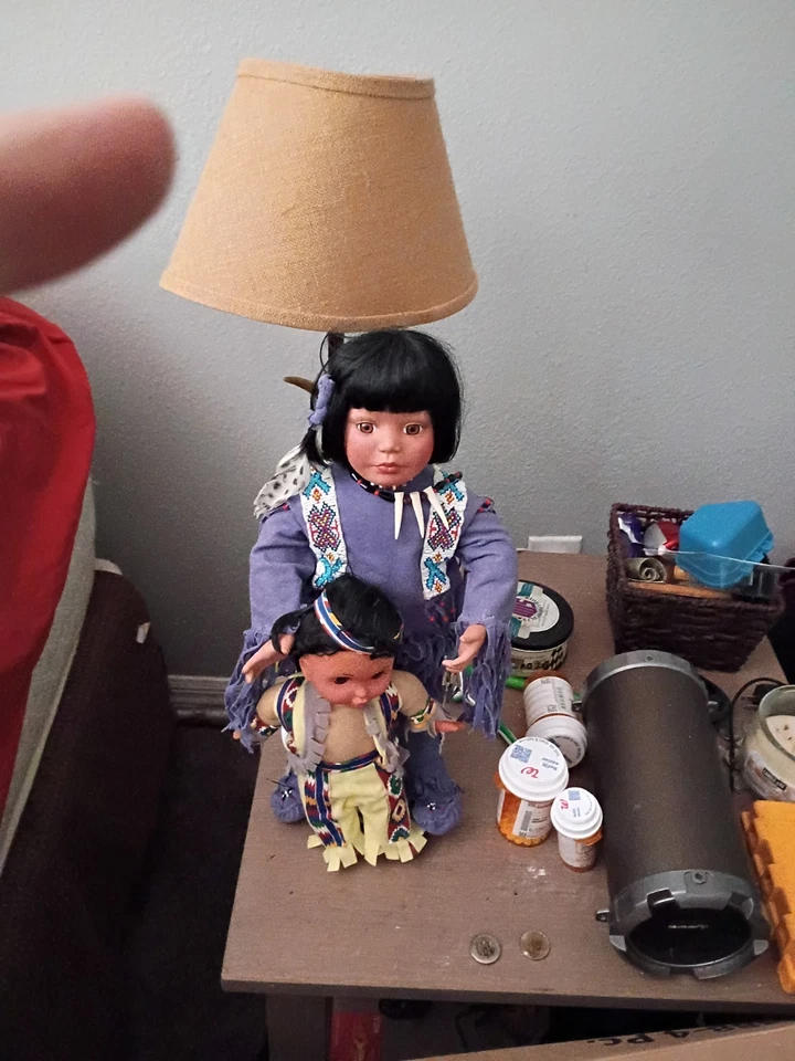 Muñecas indias, hay tres de ellas. Foto 2 de 2