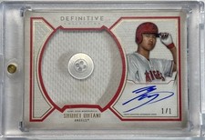 Shohei Ohtani 2019 Topps Definitive 1/1 Game-Used Jersey Button on card Auto