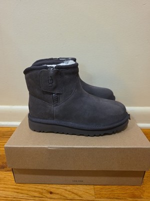 UGG Kids Adri Classic Mini Boot Chocolate Brown Size 1 New NIB  ankle zip