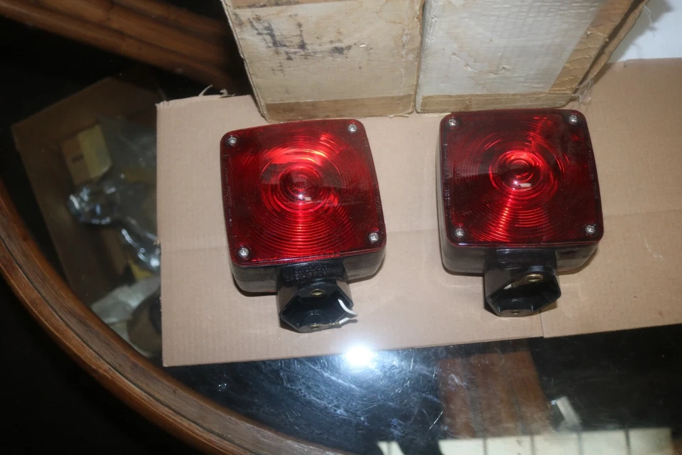 pair NOS GM Chevrolet 1967-79 pickup C K stepside turn signal lights PN 694628 - Image 3 of 4