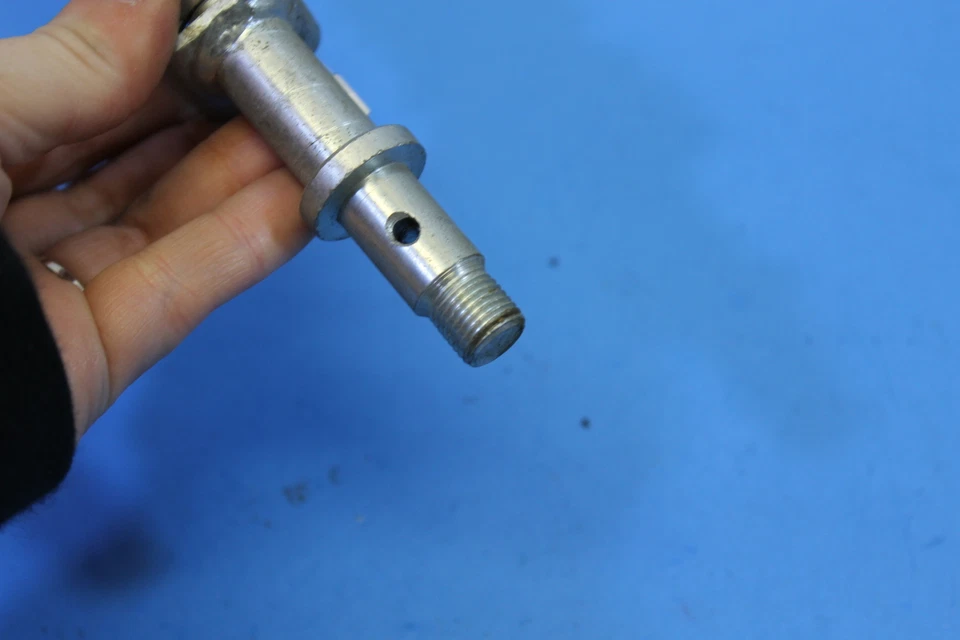 Nuevo de Lote Antiguo Yamaha OEM 1967-1970 YDS5 YM2 DS6 RR Reposapiés Reposapiés Clavija 172-27430-00 Foto 4 de 4