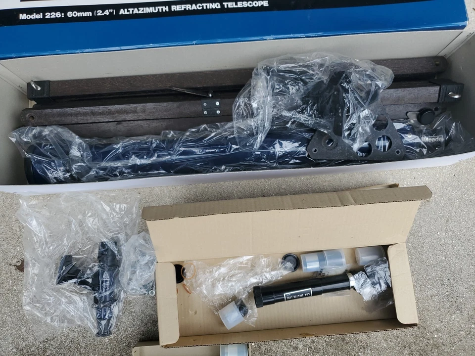 VTG Meade Model 226 60 mm (2.4") Altazimuth Refracting Telescope - Image 2 of 4