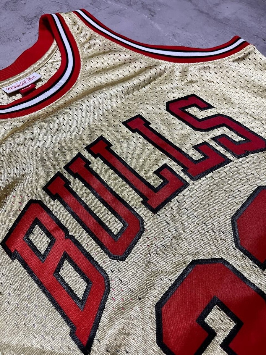 Maillot & Short NBA Swingman Mitchell & Ness - Chicago Bulls Scottie Pippen Saison 1997-98 - Taille 3XL Doré