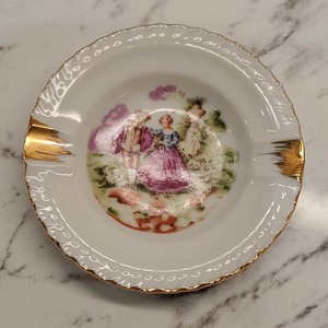 Vtg  Porcelain Round Mini Ashtray White w/ Gold Trim Romantic Couple Scene