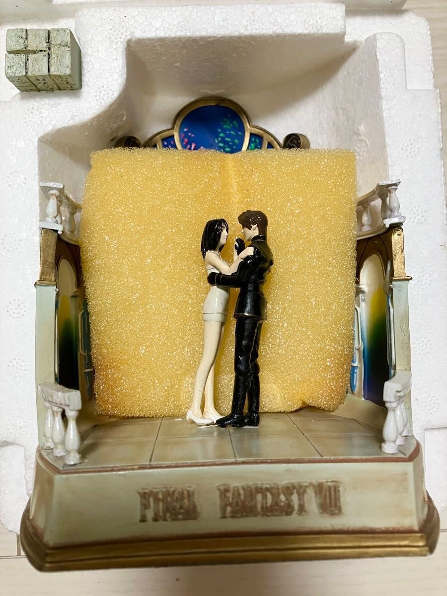 FINAL FANTASY FF VIII Dance Scene Cold Cast Collection Figure
