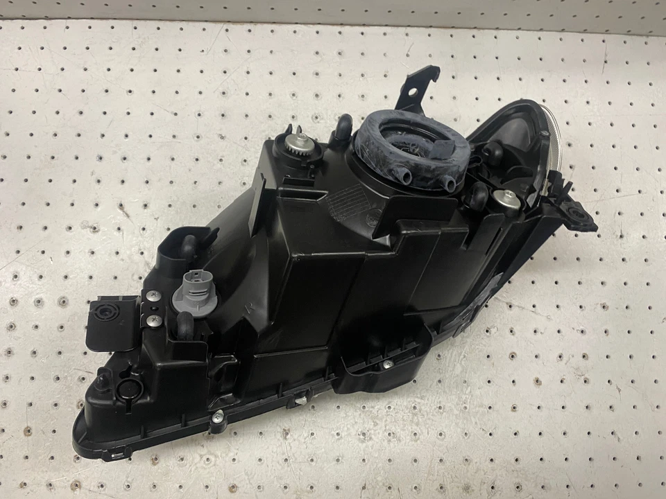 2001 - 2003 年马自达 Protege 替换车头灯总成乘客权利 — 第 3/4 张图片