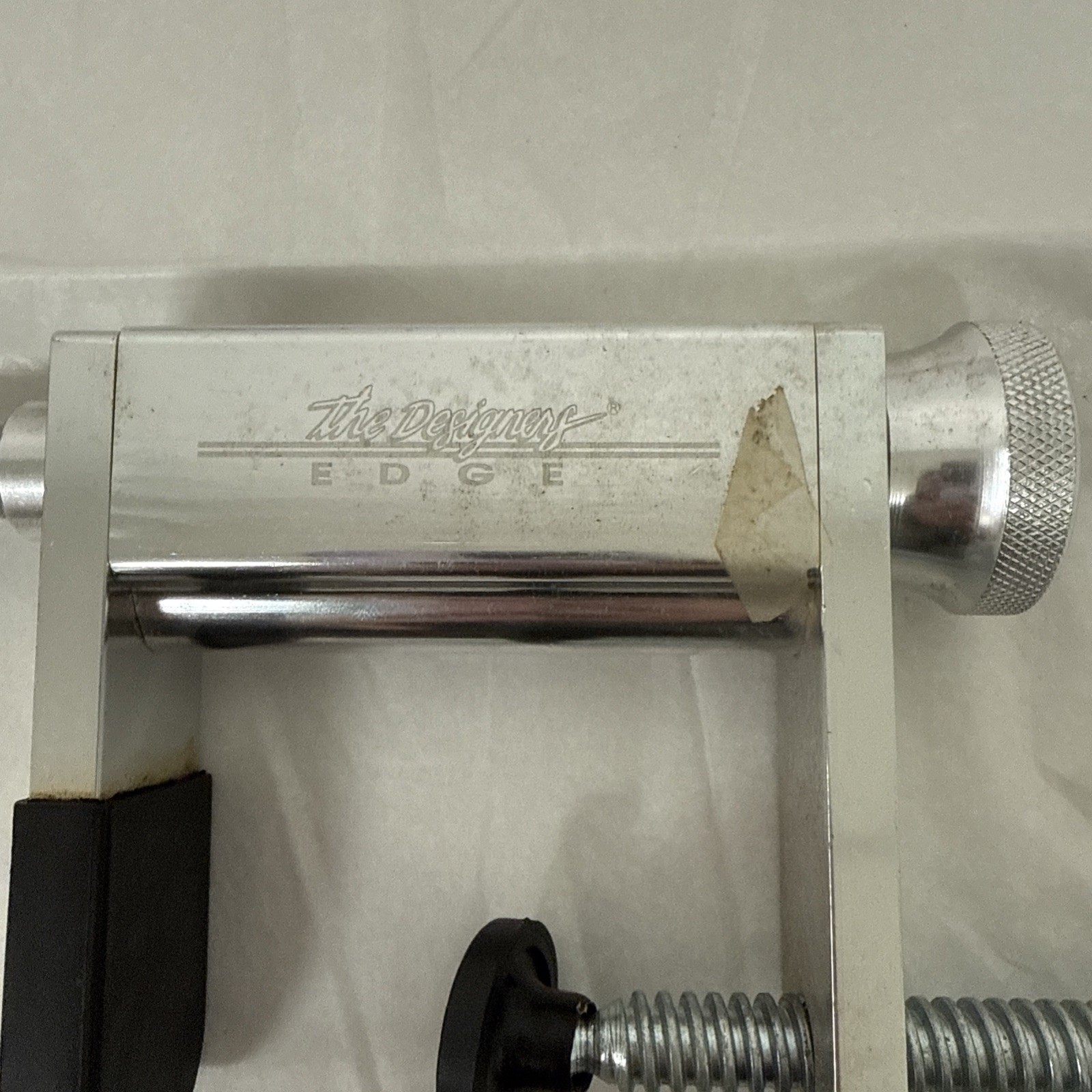 The Designers Edge Aluminum Portable Battery Operated Threaded Clamp Lamp Light