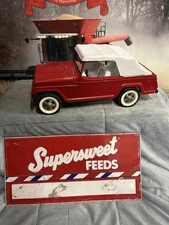 Tonka - Jeepster Runabout Red/White - Pressed Steel -