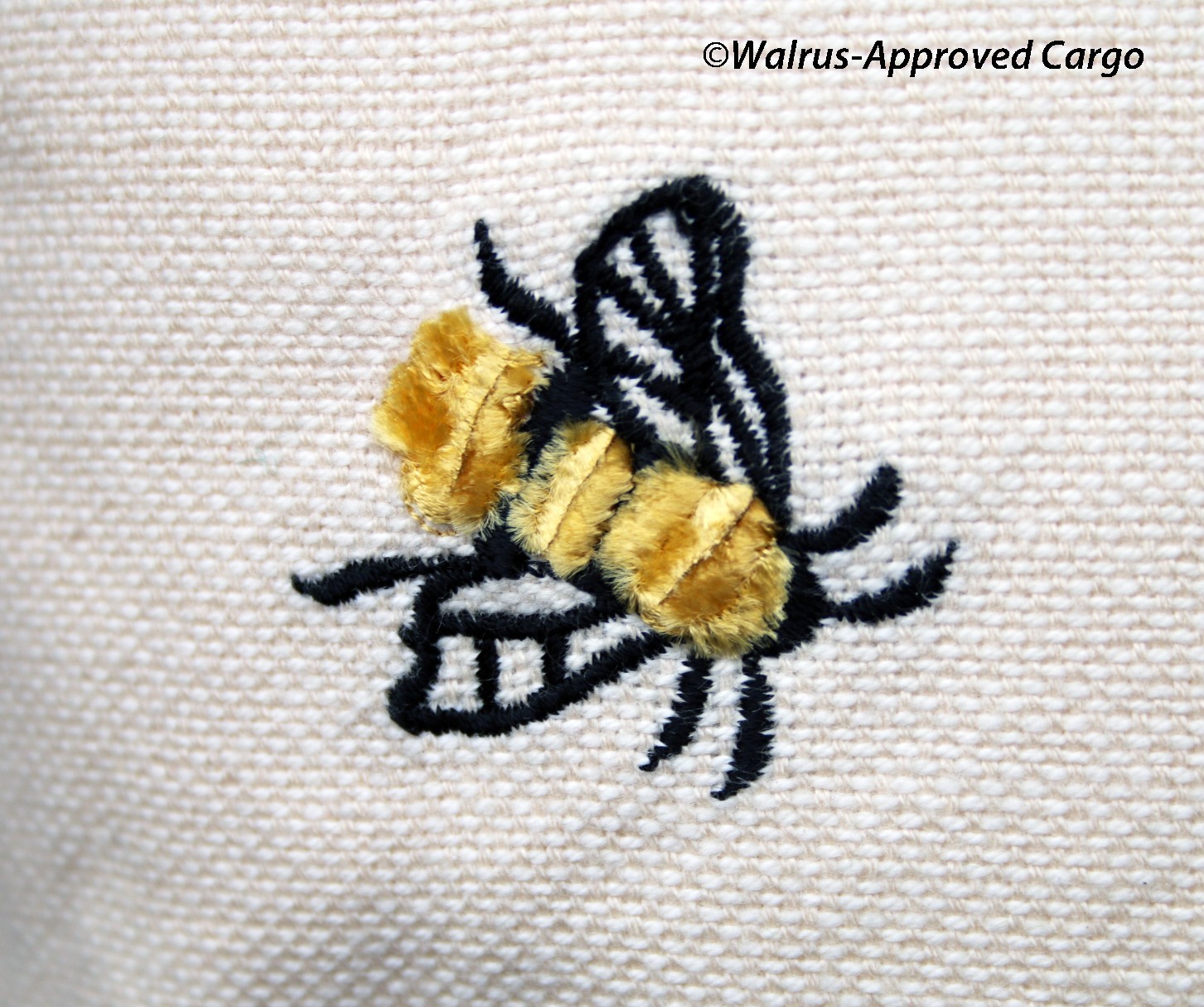 ANTHROPOLOGIE EMBROIDERED MILENA BEE PILLOW -NWT- A REAL HONEY FOR HOME DÉCOR!