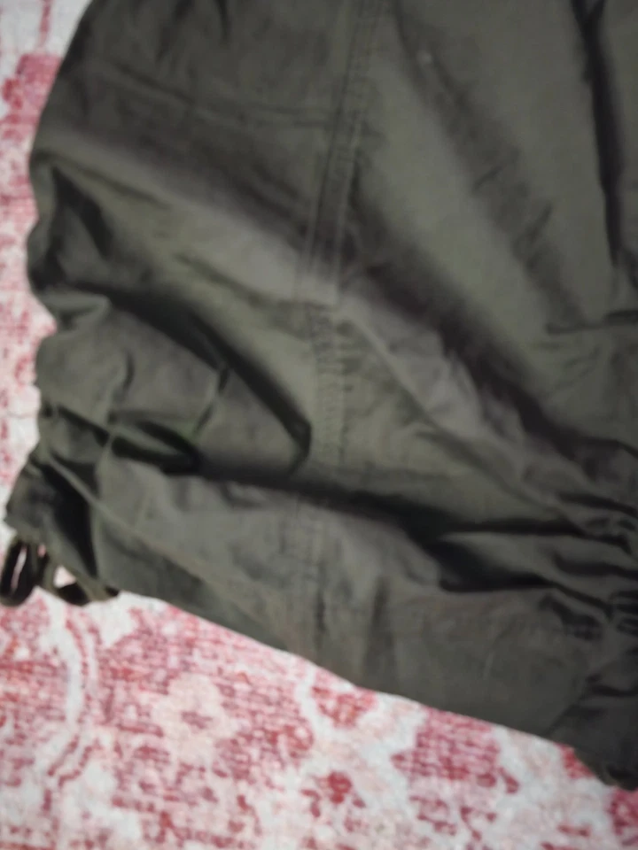 Женские укороченные брюки-капри Inc International Concepts зеленые с заклепками 14 - Изображение 3 из 4