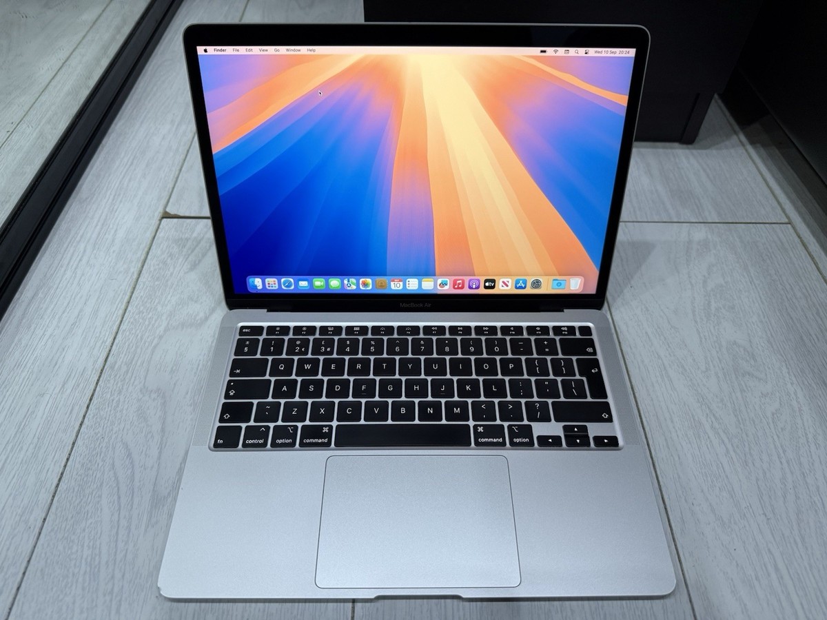 高性能な MacBook Air 2020 Retina、8GB、256GB Apple MacBook Air M1 Chip 256GB SSD 8GB 13.3