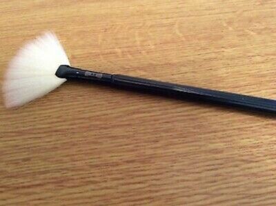 BRANDNEU TED BAKER MAKE-UP FÄCHER PINSEL APPLIKATOR CONTOURING STROBING BRONZER WOW!
