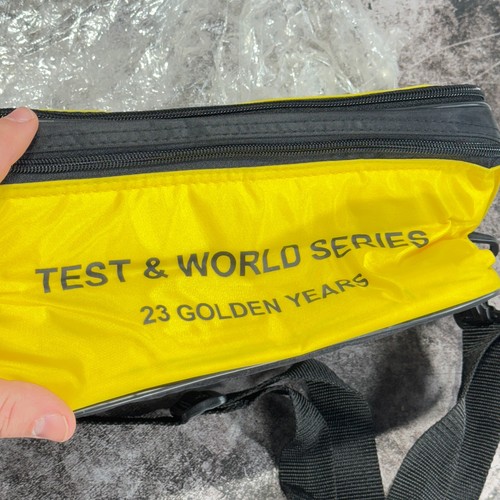 Vintage - Test & World Series Cricket Bundle - Lunch Bag, Mini Bat and Ball - Picture 5 of 6