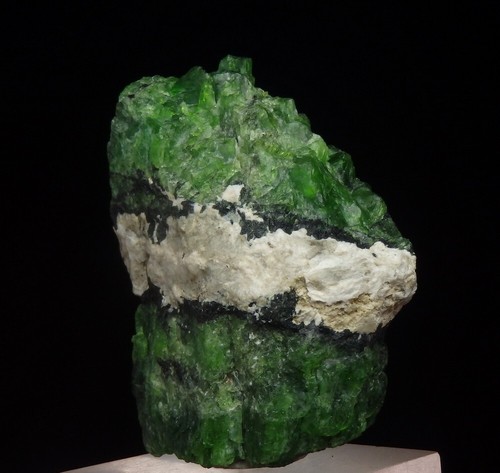 CHROMIAN DIOPSIDE & MAGNESIO-ARFVEDSONITE & FELDSPAR ---- RUSSIA Inagli /pk005 - Picture 2 of 16