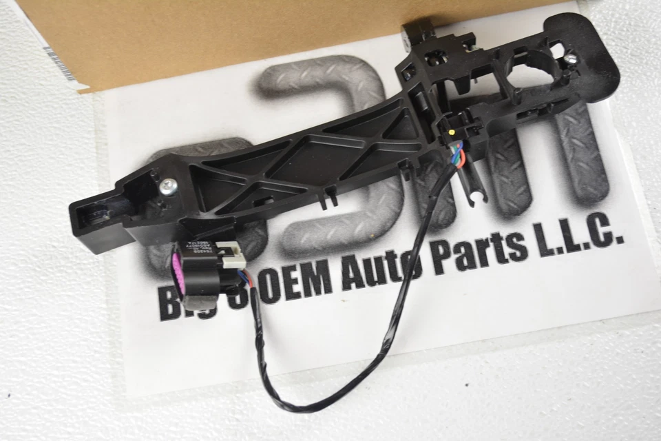 2008 凯迪拉克 CTS 左前门外把手支架房屋套件全新原始设备制造商 — 第 3/4 张图片