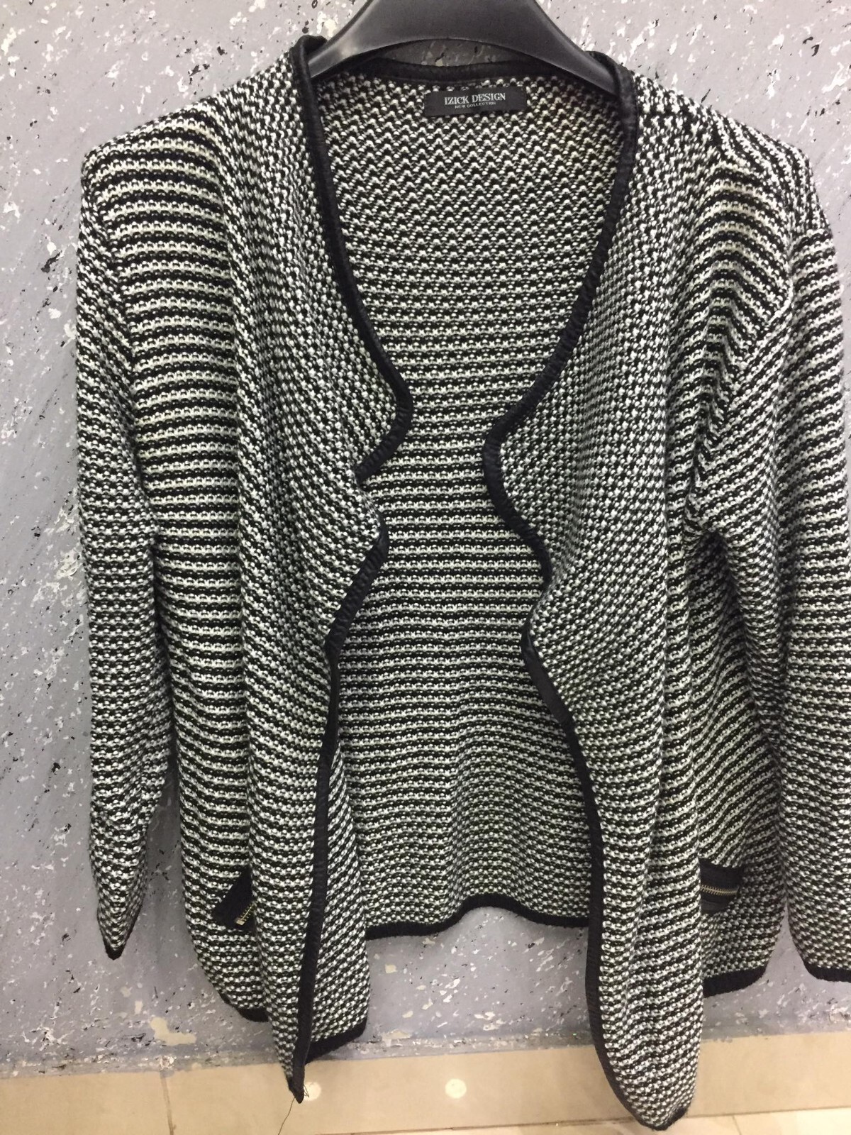 Jacket Open Front With a Notched Pattern and a Contrasting Stripe Zip Pocket-image