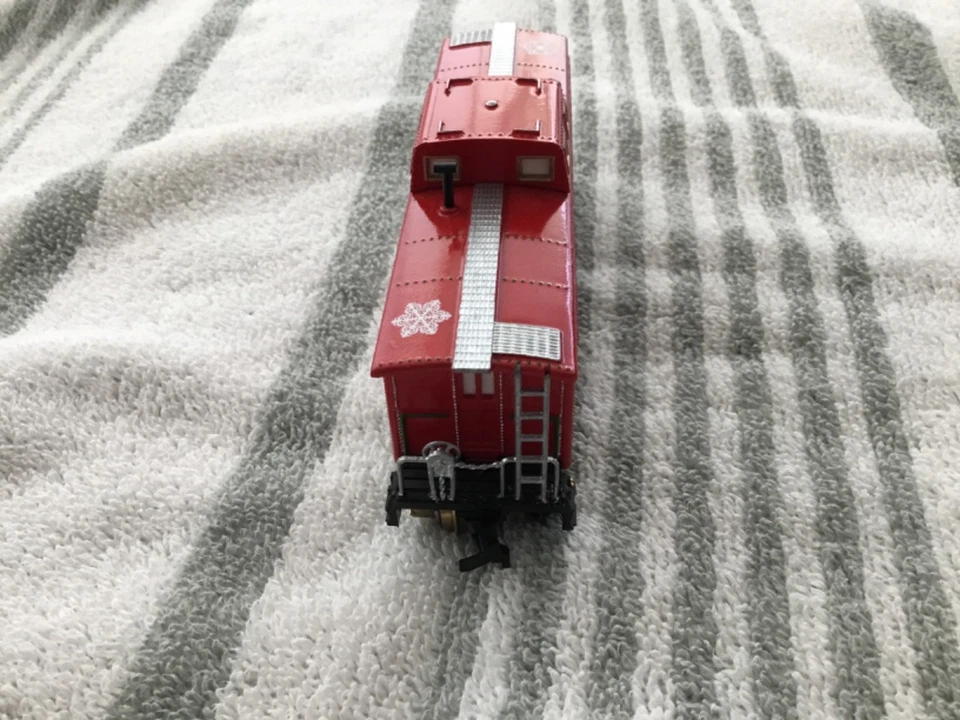 HO SCALE CHRISTMAS CABOOSE ☃️🌲☃️🌲 - Image 4 of 4
