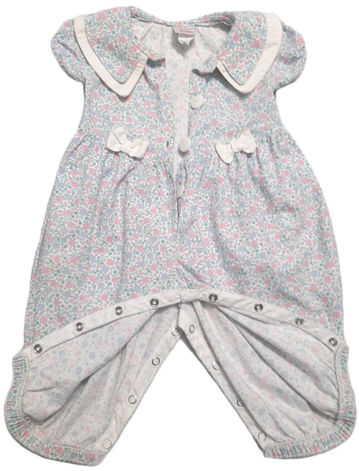 Buster Brown 12mos de colección. Mameluco Floral Burbuja Doble Cuello Arco y Botón Acento  Foto 2 de 4