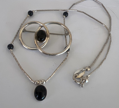 VTG Liquid Sterling Silver Q.T. Carolyn Pollack Onyx Pendant Necklace 925 Brooch