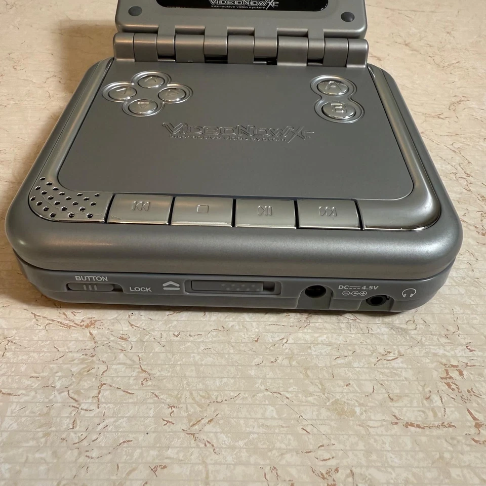 Reproductor portátil Hasbro VideoNow XP 2005 de colección con 6 discos PVD y estuche Foto 4 de 4