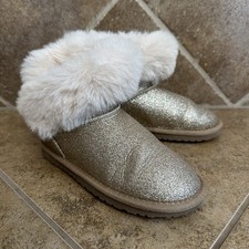 The Children s Place Girls Teddy Boots Size 1 Gold Glitter Faux Fur Lined EUC
